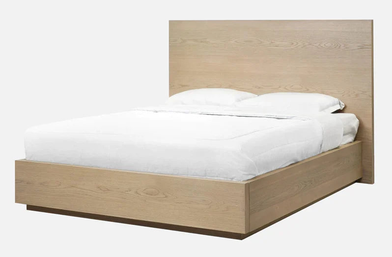 Lit plateforme en bois côtier